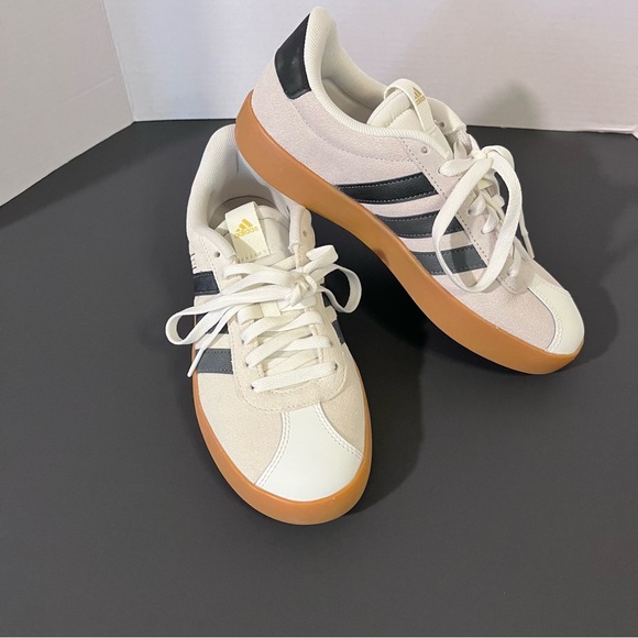 adidas Shoes - Adidas Womens Run 70s 2.0 Atheletic Shoes White Black Gum Size 8